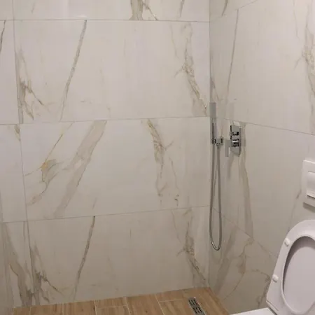 Rum i privatbostad Albora Fier