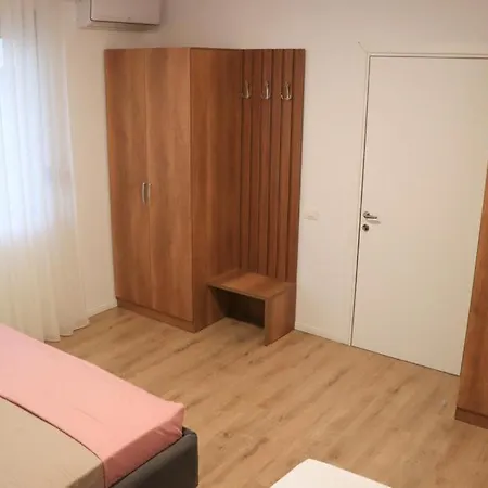 Albora Проживание в семье Фиери